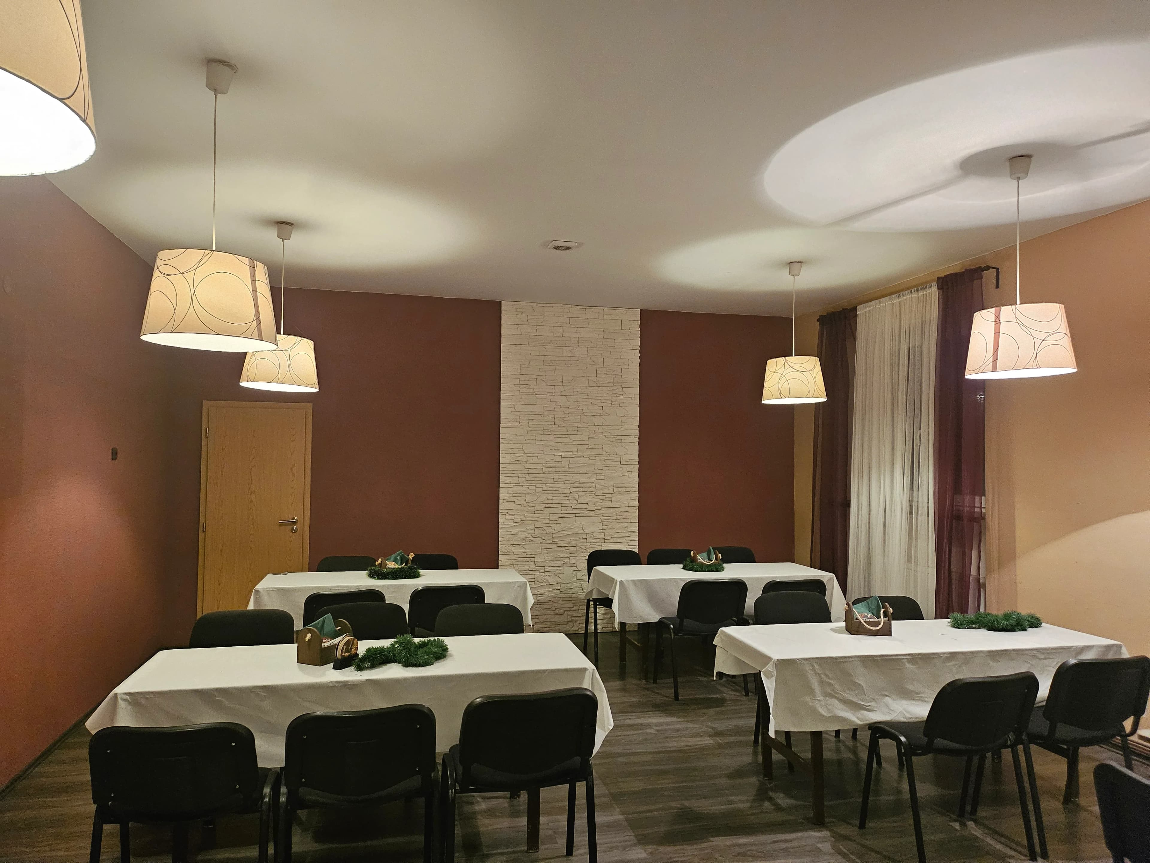 Prostor restaurace s posezením